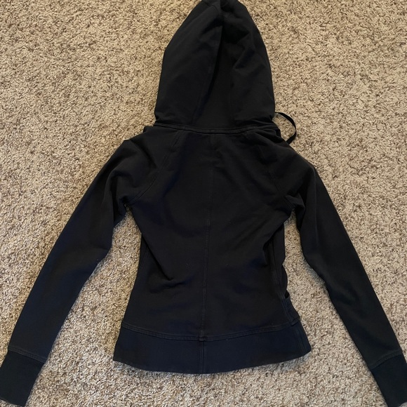 Lululemon jacket - Picture 3 of 3